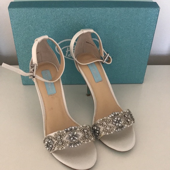 COPY - Beautiful Betsy Johnson heels - Picture 2 of 7